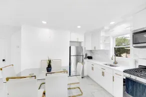 Luxury 5 BR Home Free Parking - Image 5