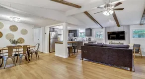 The Farmer's Cottage at Kings Crossing - Image 2
