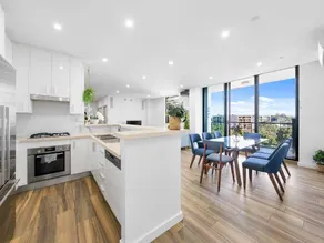 Modern 3BR & 2 Free Parking & Near Darling Harbour & CBD - Image 2