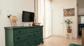Villager's Art Apt-Your Stylish Airport Escape - Image 2