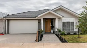 Luxury Sunbury Retreat - Image 5