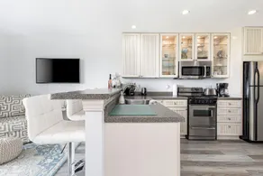 Gorgeous 2 Bedroom Lake View Condo - Image 3