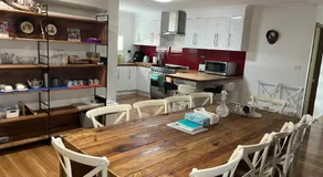 Woy Woy Relaxing 6-Bedroom Holiday House with Pool - Image 4