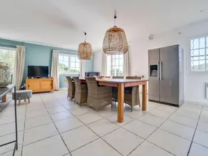 Modern Villa with Swimming Pool in Sainte-Maxime - Image 3