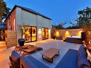 Holiday Home in Kent with Hot Tub  Games Room - Image 3