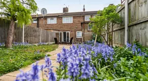 Stylish 3-Bed Home - 5 min walk to ExCeL - Free Parking - Near O2 & Canary Wharf - Image 4