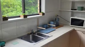 Breezy entire 2 bedroom unit top floor next to UQ - Image 2