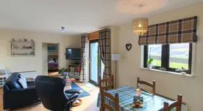 Lindas Retreats Self catering accommodation 1 bedroom cottage or 3 bedroom House - Image 3
