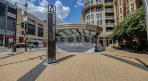 SUNNY, SERENE & CENTRALLY-Located STUDIO *PRIVACY *COMFORT *5-STARS - Image 4