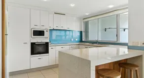 Elegant Coolum Seaside Retreat - Image 4