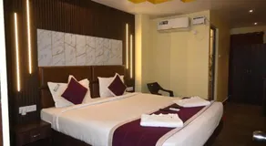 Hotel Runway Inn - Image 2