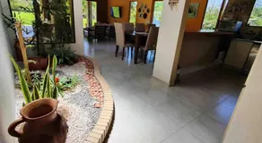 Casa con Piscina, Quincho, Cancha de Futbol/Volley - Image 5