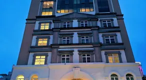 Moon Hotel - Image 4