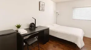 Coastal Comfort Homestay in Santa Monica - Image 2