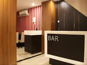 Luxpoint Hotel Surabaya - Image 4