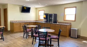 Campus Inn Baraboo - Image 4