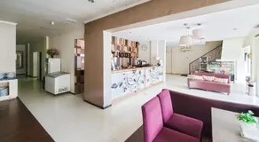 Urbanview Hotel Segiri Syariah Samarinda - Image 2