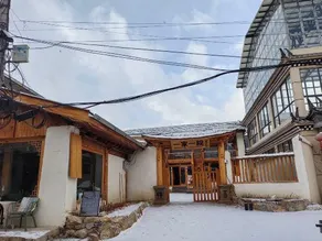 One family and one home - Image 4