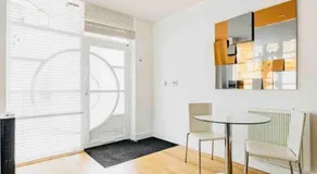 Canary wharf Luxury apartment - Image 5