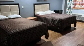 Mustang Inn and Suites - Image 5