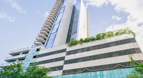 Luxury 3-Storey Loft with free parking on premises - Image 5