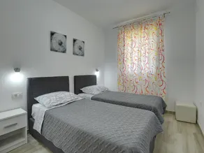 Villa in Marcana with Pool and Adriatic Views - Image 4