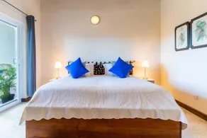 Nianna Coral Bay Stunning Townhouse - Image 2