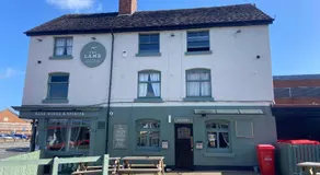 Town Centre House Sleeps 8 with parking - Image 4