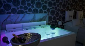 EF Luxury Living - Image 4