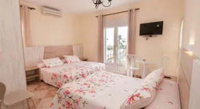 Hostal Sonrisa Del Mar - Image 2