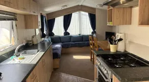 Lyntons 3 bedroom caravan pets stay free linen included - Image 4