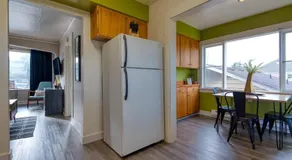 #StayinMyDistrict Historic Apartment Near Downtown - Image 3