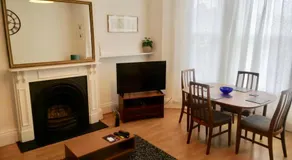 SPACIOUS 2 BEDROOM apartment with FREE PARKING - JCT 27 Cardiff side of Newport - Image 4