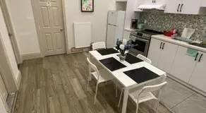 Exclusive Queen St Downtown Full House-PRIVATE PATIO - Image 3