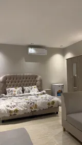 Studio bedroom and living room - Image 1