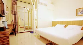 Plum Green Homestay - Image 2