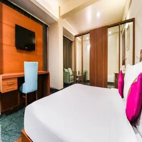 La Silver Leaf Hotel - Image 2