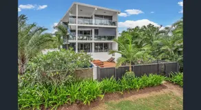 Penthouse Dunk Island Views Prime Village Location - Image 5