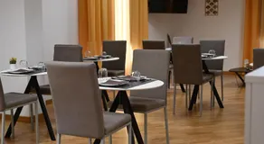 Palace Eight - Suites & Spa - Image 3
