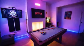 Game Zone, Trafford Centre Nearby, Sleeps 8 - Image 4