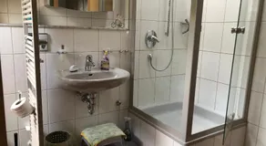 Familien-Zimmer mit Bad und Garten in Privathaus hell, gemütlich, ruhig, eigenes großes Badezimmer - Image 2