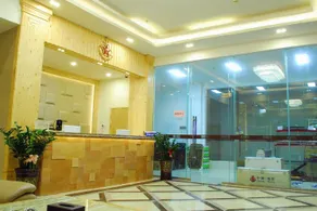 Light Wood · Pengrun Holiday Hotel - Image 5