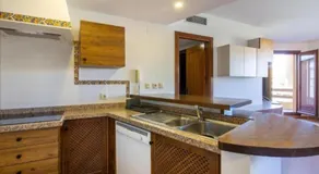 Stylish penthouse with private panoramic rooftop terrace - Image 5