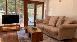 Converted Barn Studio with Private En-Suite - Image 2