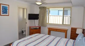 Beach Retreat - Bring your own linen - Image 2