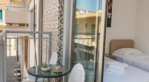 Deluxe Studios with Balcony in Old Town - Image 4