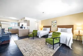 Lido Palms Resort and Spa - Image 2