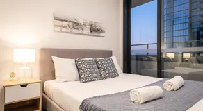 Footscray pool pleasant &Bright 2BR2BA apt - Image 2