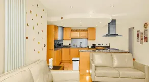Thames view apartment south quay-Canary Wharf-O2 -excel-royal Victoria - Image 4
