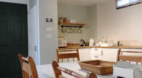 Desert Rose Room - Image 5